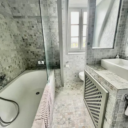 Au Bord De La Mer A Villa