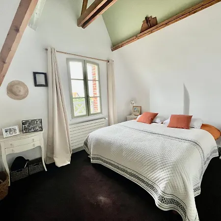 Au Bord De La Mer A Villa *