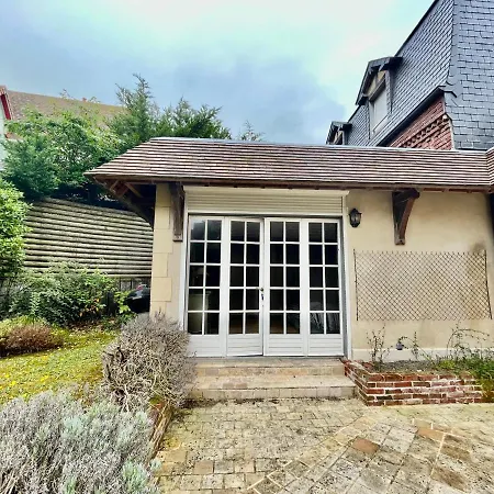 Villa Au Bord De La Mer A *